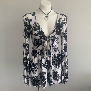 Forever 21 woman’s long sleeve romper dress size S